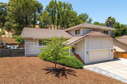 36 Spinosa Way, Novato, CA, 94945 | Card Image