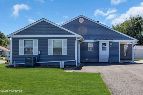 40 Pewter Dr, Tinton Falls, NJ, 07753-7836 | Card Image