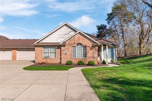 1220 Saint Abigail Street Sw, Hartville, OH, 44632 | Card Image