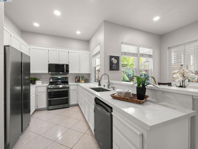 NEWLY UPDATED KITCHEN | Image 14