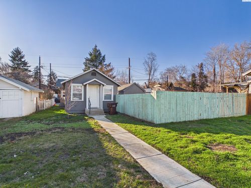 404 S 15th Ave, Yakima, WA, 98902-3824 | Card Image