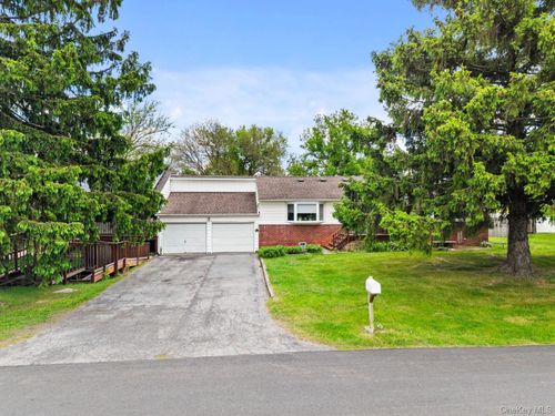 24 Walnut St, Chester, NY, 10918-1303 | Card Image