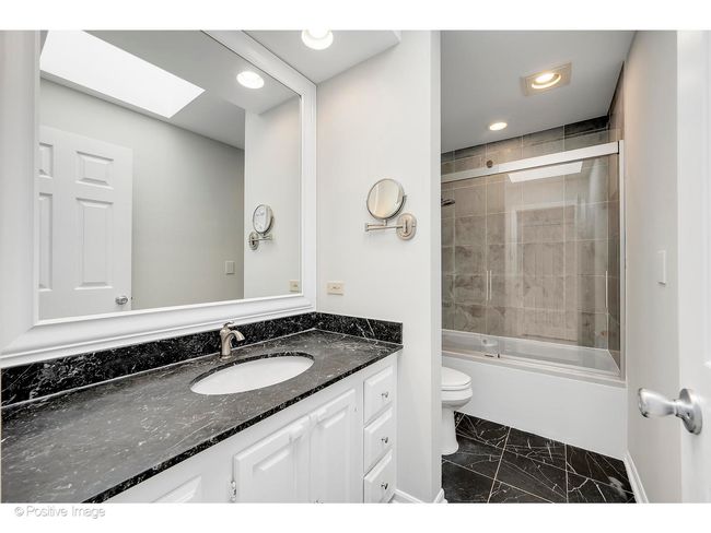 509 Burr Oak Pl, Home with 2 bedrooms, 4 bathrooms and null parking in Hinsdale IL | Image 16