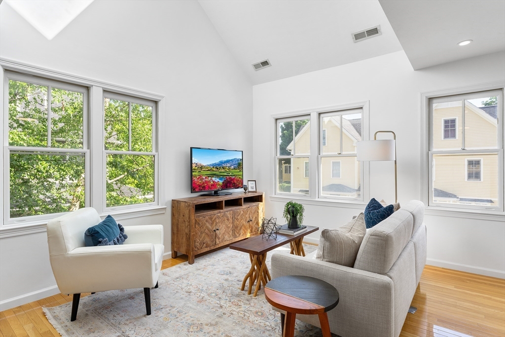 Russell Pl, Arlington, MA 02474