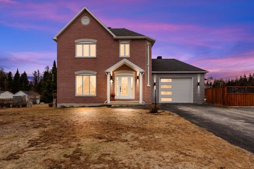 4 Rue De Cork, Shannon, QC, G3S1E2 | Card Image