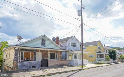 40 W Garibaldi Ave, Nesquehoning, PA, 18240-1013 | Card Image
