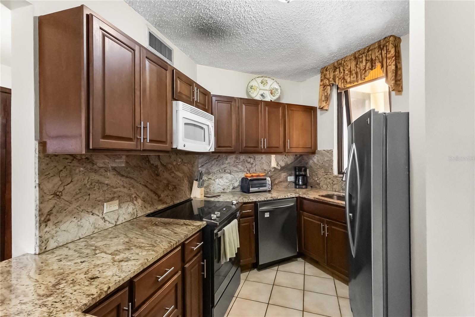 Residential en venta en HUMACAO, 190 CANDELERO DR, 1540 m²