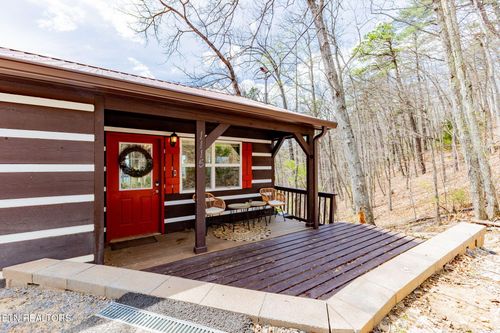 1115 Red Maple Ln, Sevierville, TN, 37876-9216 | Card Image