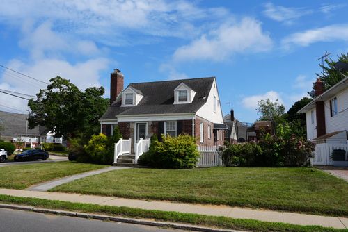 40 Hendrickson Ave, Lynbrook, NY, 11563-1229 | Card Image
