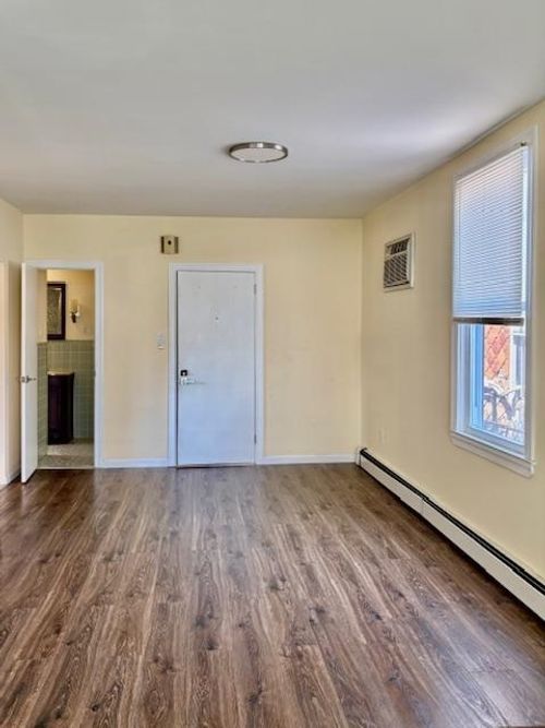 apt-2-19 E 28th St, Bayonne, NJ, 07002-4644 | Card Image
