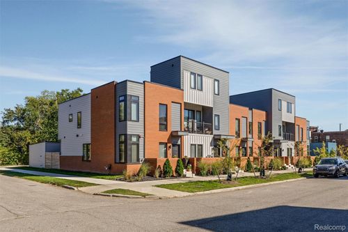 2736 Harrison St, Detroit, MI, 48216-1252 | Card Image