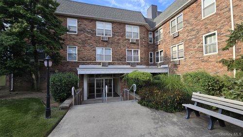 apt-146-30 Daley Pl, Lynbrook, NY, 11563-2208 | Card Image