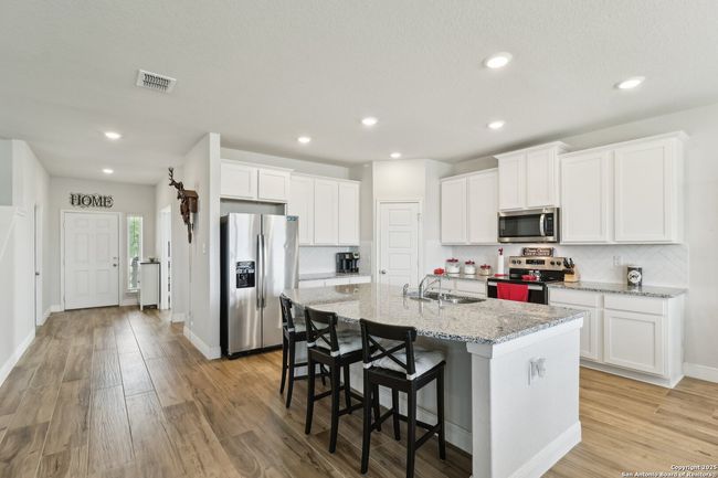 402 Devnet Fld, House other with 4 bedrooms, 3 bathrooms and null parking in Cibolo TX | Image 11