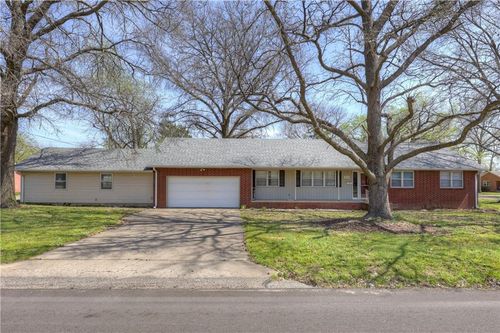 2002 N Michigan St, Pittsburg, KS, 66762-2927 | Card Image