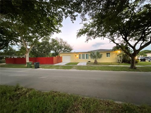 385 129th St, North Miami, FL, 33168-3701 | Card Image