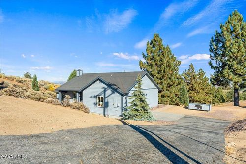 26821 Stirrup Way, Tehachapi, CA, 93561-7254 | Card Image