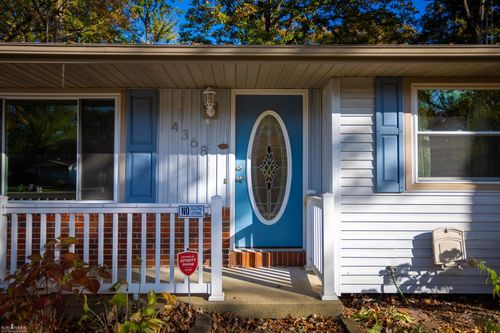 4368 Regency Rd, Swartz Creek, MI, 48473-8807 | Card Image