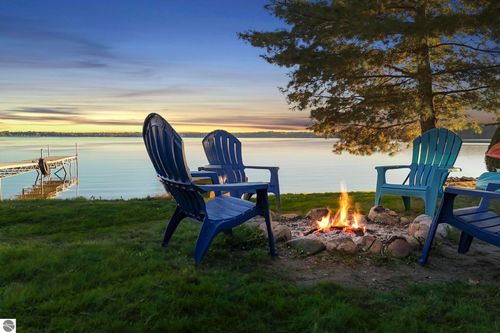 7558 Timberline St Ne, Kalkaska, MI, 49646-9562 | Card Image