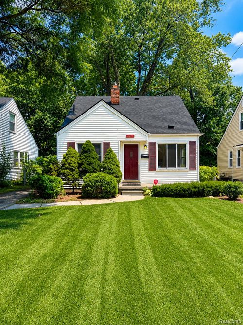 24264 Cloverlawn St, Oak Park, MI, 48237-1502 | Card Image