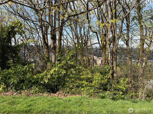 38 21st Ave Sw, Seattle, WA, 98106 | Card Image