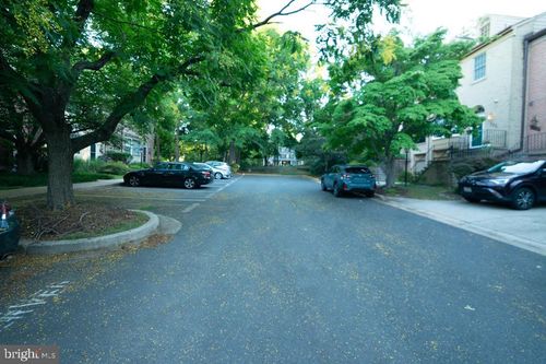 323 Lynn Manor Dr, ROCKVILLE, MD, 20850-4429 | Card Image