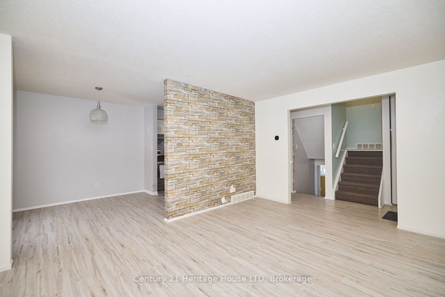 1383 Garrison Rd, House other with 3 bedrooms, 2 bathrooms and 8 parking in Fort Erie ON | Image 6
