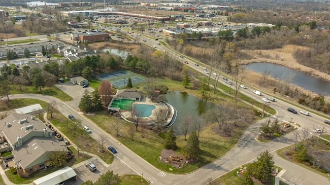 38906 Country Cir, Condo with 2 bedrooms, 3 bathrooms and null parking in Farmington Hills MI | Image 29