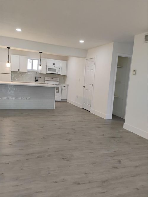 apt-3-2155 Sw 72nd Ave, Miami, FL, 33155-1467 | Card Image