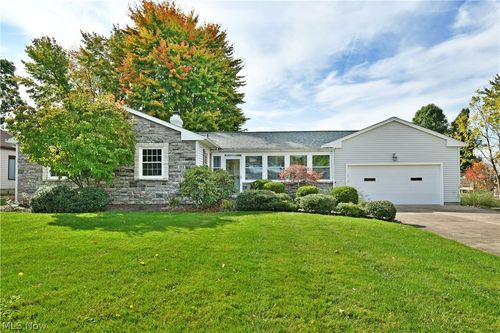 190 Maple Leaf Drive, Hubbard, OH, 44425 | Card Image