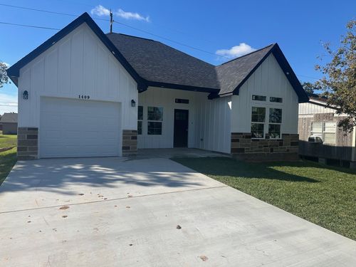 1409 N Avenue S, Freeport, TX, 77541-3729 | Card Image