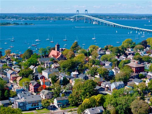 21 Elm St, Newport, RI, 02840-2404 | Card Image