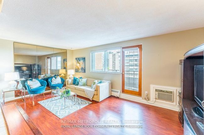 704 - 15 Elizabeth St N, Condo with 3 bedrooms, 2 bathrooms and null parking in Mississauga ON | Image 18