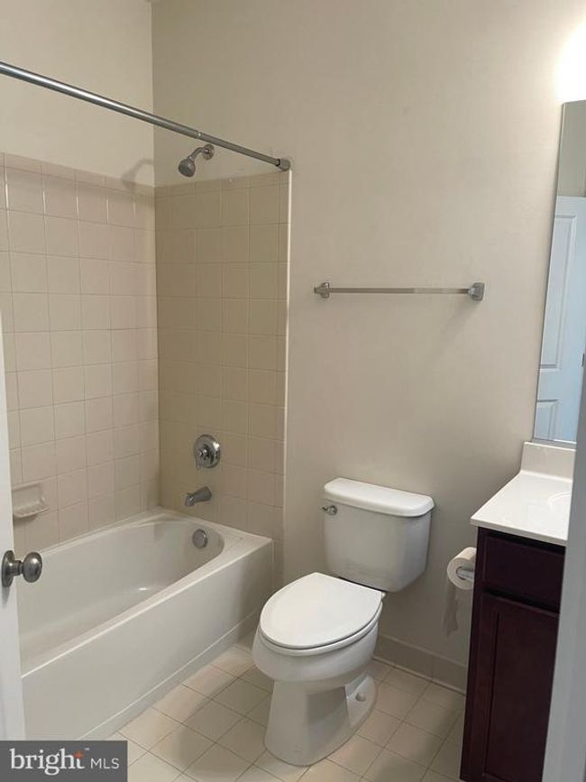 24456 Hawthorn Thicket Ter, Townhouse with 3 bedrooms, 4 bathrooms and null parking in STERLING VA | Image 29