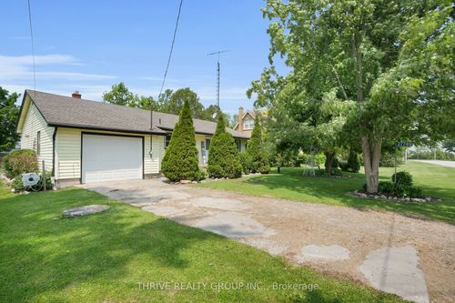 27749 Clyde St, Kerwood, ON, N0M2B0 | Card Image