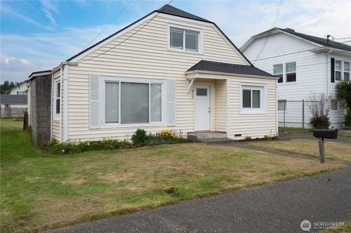 912 1st St, Hoquiam, WA, 98550-2102 | Card Image