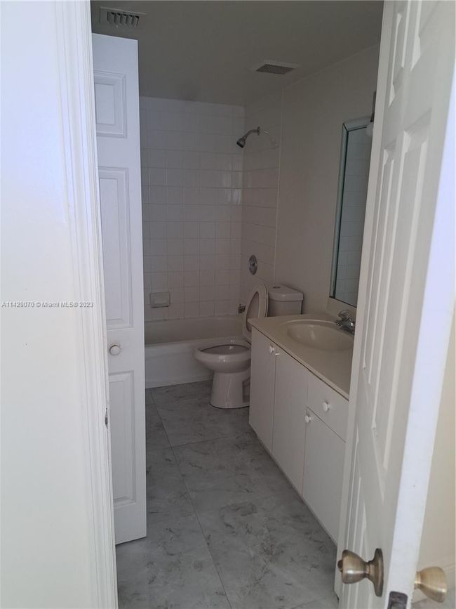 APT-117 - 7085 Nova Dr, Condo with 3 bedrooms, 2 bathrooms and null parking in Davie FL | Image 14