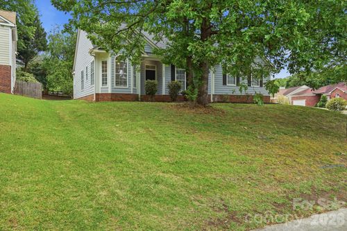 7200 Daerwood Pl, Charlotte, NC, 28215-9070 | Card Image