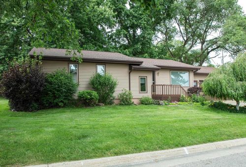 107 Eastgate Dr, Reinbeck, IA, 50669-1335 | Card Image