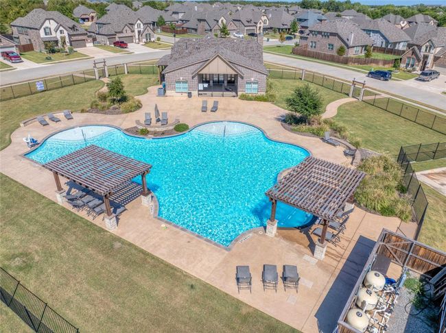 Community Pool and Club House | Image 32