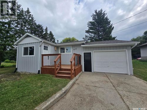 919 Southesk St, Whitewood, SK, S0G5C0 | Card Image