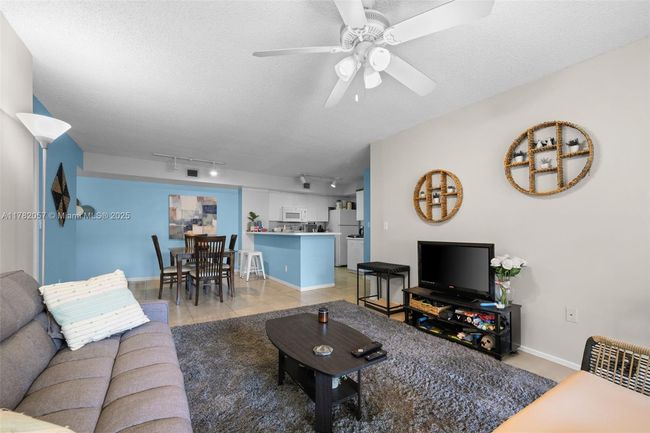APT-107 - 2600 S University Dr, Condo with 2 bedrooms, 2 bathrooms and null parking in Davie FL | Image 4
