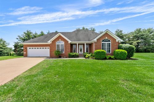 952 Poppy Hills Ct, Bowling Green, KY, 42104-5570 | Card Image