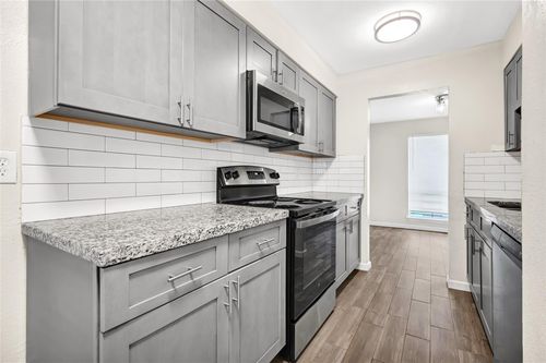 102-6358 Creekbend Dr, Houston, TX, 77096-5660 | Card Image