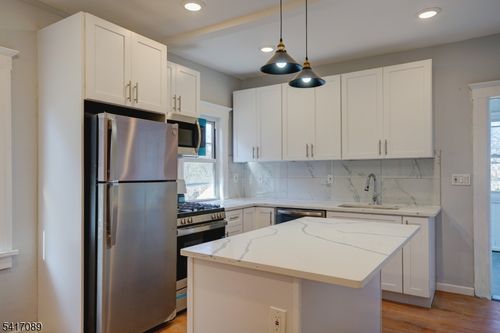 2-29 Walnut St, Summit, NJ, 07901-3525 | Card Image