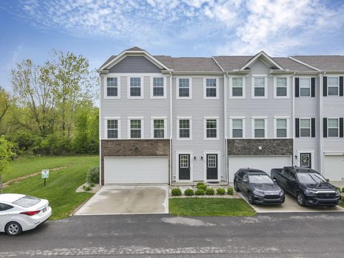 111 Coyote Willow Dr, Reynoldsburg, OH, 43068-6107 | Card Image