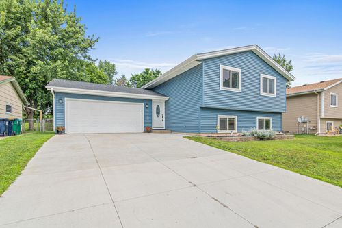5704 Cedarwood St Ne, Prior Lake, MN, 55372-1320 | Card Image