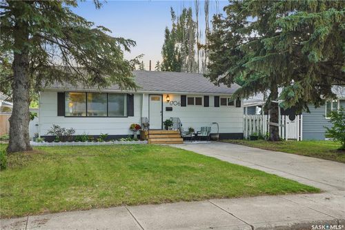 1706 Ewart Ave, Saskatoon, SK, S7H2L2 | Card Image