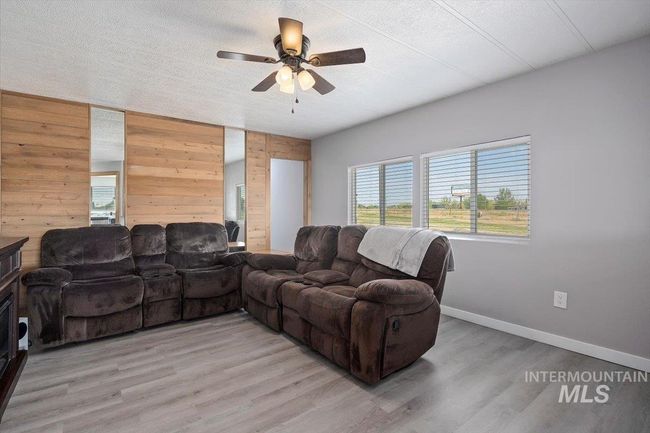 1882 Frontage Rd S, House other with 3 bedrooms, 2 bathrooms and null parking in Wendell ID | Image 15