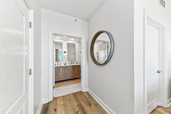 Ensuite Entry into Primary Bath | Image 22