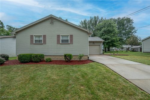 1774 Laurie Dr, Youngstown, OH, 44511-1045 | Card Image
